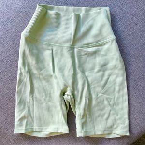 crop shop boutique - chill out shorts green 6” - M